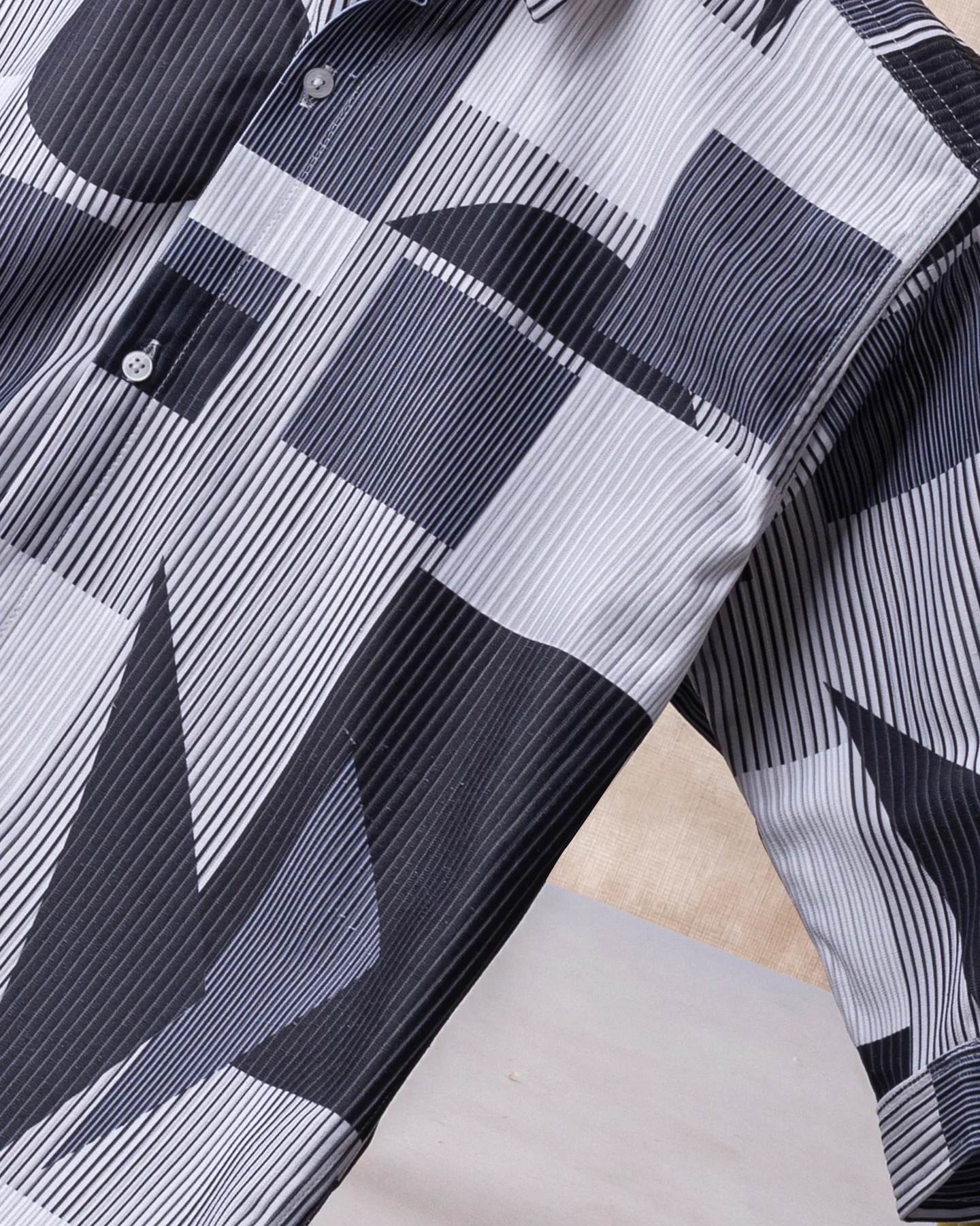 GREY WITH WHITE SQUARE AND CIRCLE POP-CORN SHIRT - Image 4
